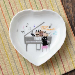 可愛い小皿 シンジカトウ 猫のイラストが可愛い  ハートトレー　UN-MUSIC