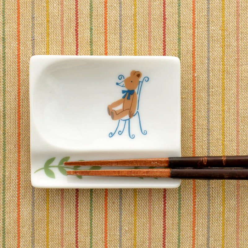 シンジカトウ デザイン ピュアトーンシリーズ くまのイラストがまったり可愛い 箸置き小皿 ｐｔおもてなしレストａ