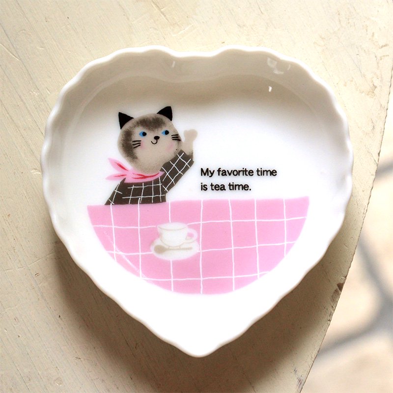可愛い小皿 シンジカトウ 猫のイラストが可愛い 陶器のハート小皿 Mmハートトレーp