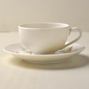 可愛い食器　シンジカトウ<br>綺麗な花束のイラスト　コーヒー紅茶兼用<br>ソフトアフタヌーンシリーズ　SAカップ&ソーサー　日本製　