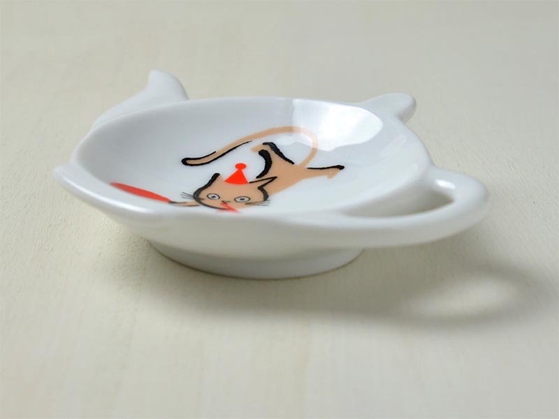 可愛い食器 楽器を奏でる猫のイラストがホッコリさせる 珍しい 小皿