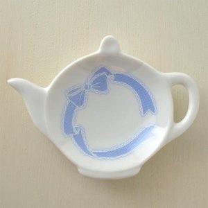 可愛い食器 シンジカトウ　アンティークレース柄　陶器の小皿　PF ティートレー