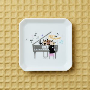 シンジカトウ　ピアノ発表会　猫　音楽系のイラスト　八角小皿 UN-MUSIC
