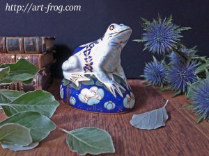 <img class='new_mark_img1' src='https://img.shop-pro.jp/img/new/icons48.gif' style='border:none;display:inline;margin:0px;padding:0px;width:auto;' />Royal Crown Derby Frog Money Box 2006