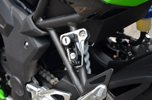 AGRAS（アグラス） Ninja250SL ヘルメットホルダー - ミニバイクレースパーツ専門店「switch!」NSR50 NSRmini  NSF100 GROM XR100 APE100 KSR CBR250R