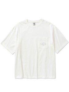 <img class='new_mark_img1' src='https://img.shop-pro.jp/img/new/icons1.gif' style='border:none;display:inline;margin:0px;padding:0px;width:auto;' />【CALEE】 Drop shoulder CALEE logo pocket t-shirt (ドロップショルダー S/S ポケットTシャツ) White