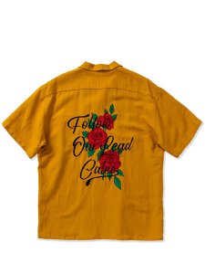 <img class='new_mark_img1' src='https://img.shop-pro.jp/img/new/icons43.gif' style='border:none;display:inline;margin:0px;padding:0px;width:auto;' />CALEE R/L FOL Embroidery S/S shirt (S/S ץ󥫥顼 ) Mustard