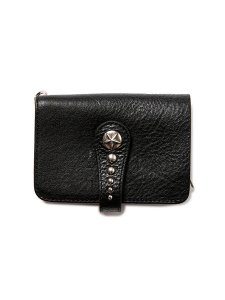 <img class='new_mark_img1' src='https://img.shop-pro.jp/img/new/icons43.gif' style='border:none;display:inline;margin:0px;padding:0px;width:auto;' />【CALEE】 SILVER STAR CONCHO STRAP LEATHER WALLET (レザーハーフウォレット) Black