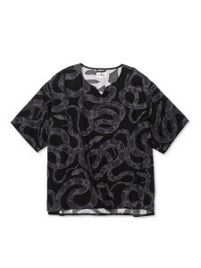 <img class='new_mark_img1' src='https://img.shop-pro.jp/img/new/icons1.gif' style='border:none;display:inline;margin:0px;padding:0px;width:auto;' /> CALEE  R/P ALLOVER SNAKE PATTERN KEY NECK WIDE SILHOUETTE SH LIMITED  Black
