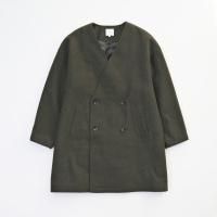 <img class='new_mark_img1' src='https://img.shop-pro.jp/img/new/icons16.gif' style='border:none;display:inline;margin:0px;padding:0px;width:auto;' />VICTIM / NO COLLAR COAT (OLV) (40% SALE)