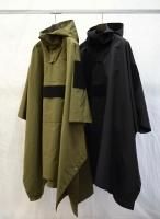 <img class='new_mark_img1' src='https://img.shop-pro.jp/img/new/icons16.gif' style='border:none;display:inline;margin:0px;padding:0px;width:auto;' />SYU.HOMME/FEMM / Rain Poncho (Black) (50% SALE)