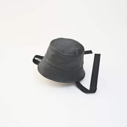 <img class='new_mark_img1' src='https://img.shop-pro.jp/img/new/icons47.gif' style='border:none;display:inline;margin:0px;padding:0px;width:auto;' />VICTIM CA4LA / LEATHER BUCKET HAT