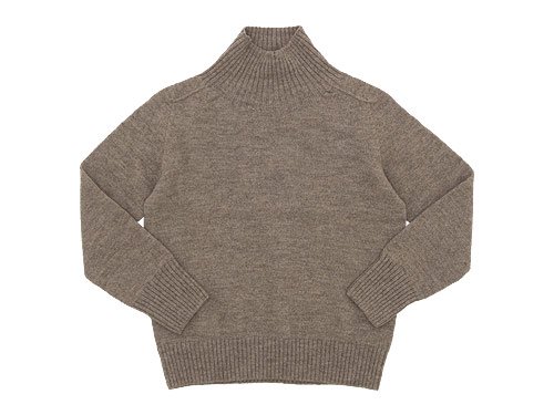 MHL. BRITISH MERINO SADDLE SLEEVE ROLL NECK KNIT 042BEIGE〔レディース〕