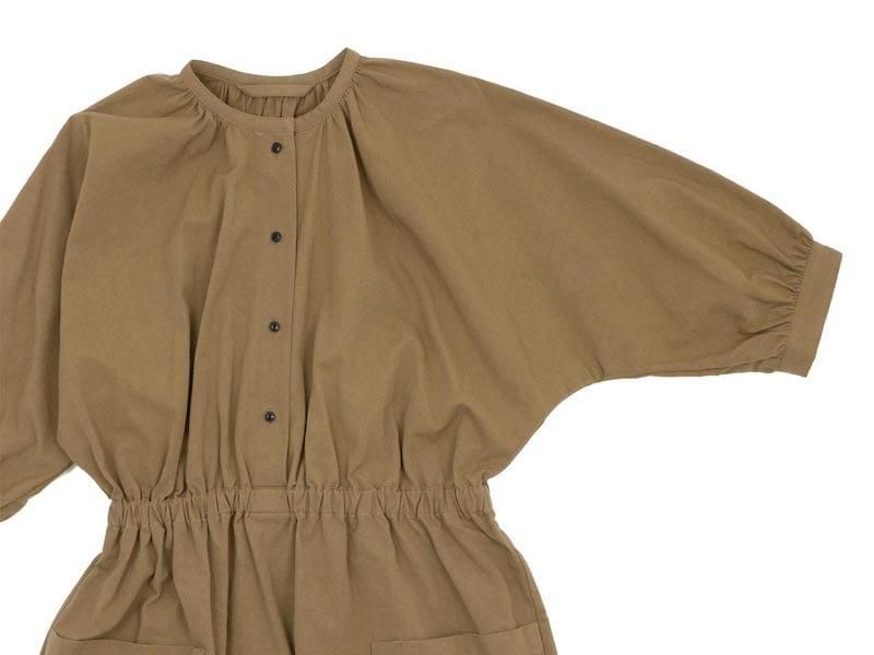 Atelier d'antan Meurentʥࡼ dolman gathered one-piece KHAKI