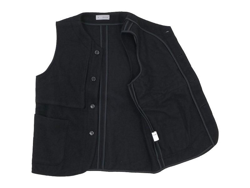 nisica ٥  BLACK