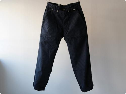EEL EEL'S ٥ 27 NAVY