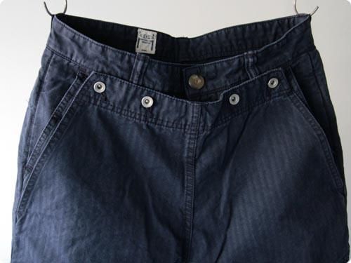 EEL EEL'S ٥ 27 NAVY